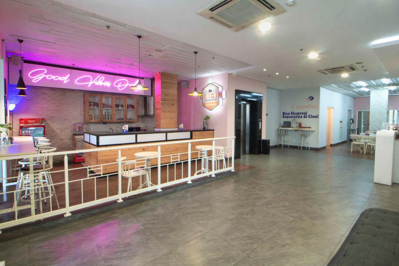 Cleo Hotel Tunjungan Сурабая Экстерьер фото