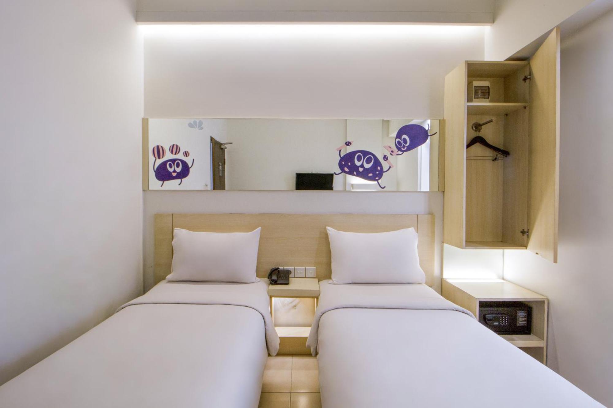 Cleo Hotel Tunjungan Сурабая Экстерьер фото