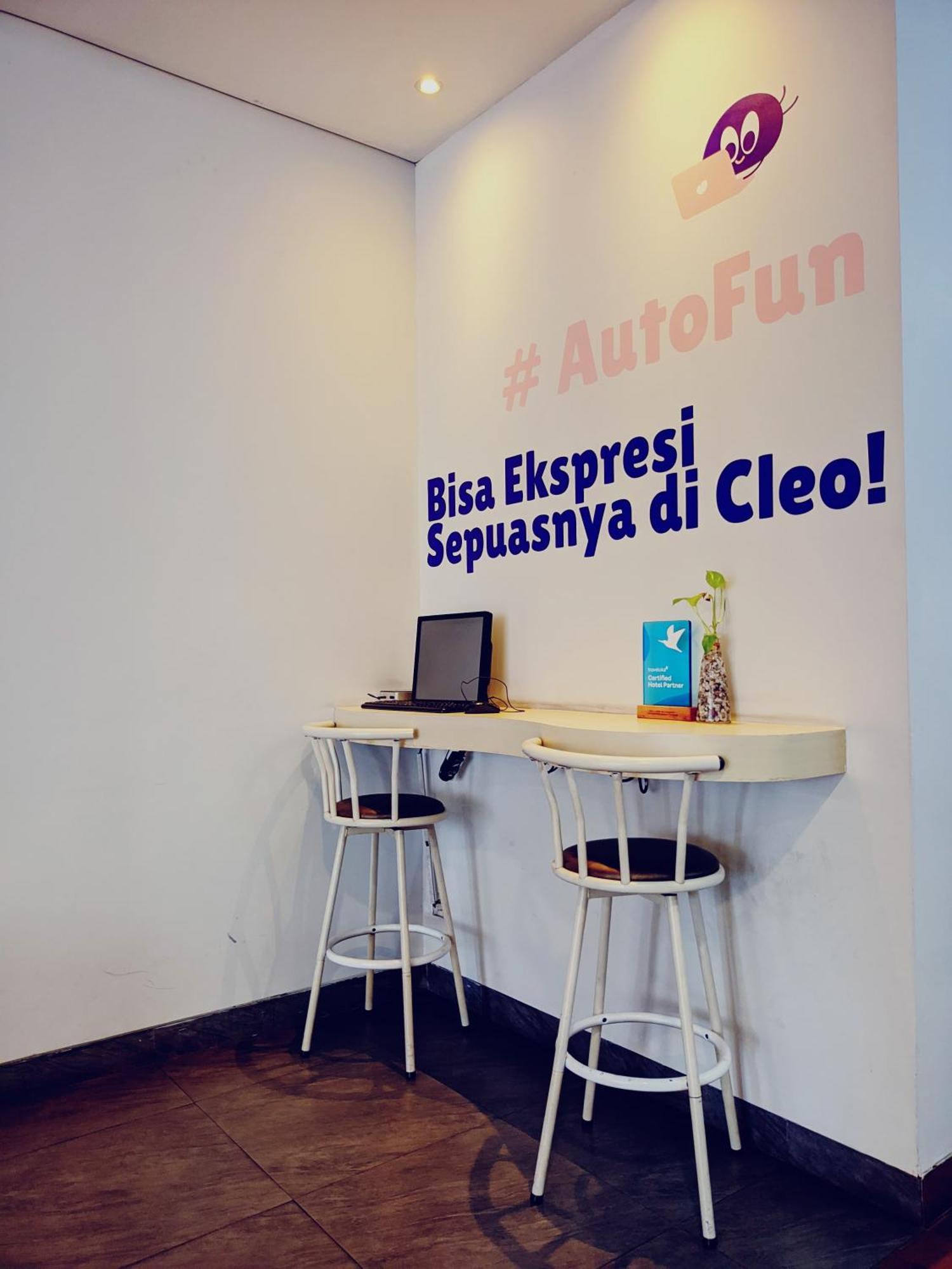 Cleo Hotel Tunjungan Сурабая Экстерьер фото
